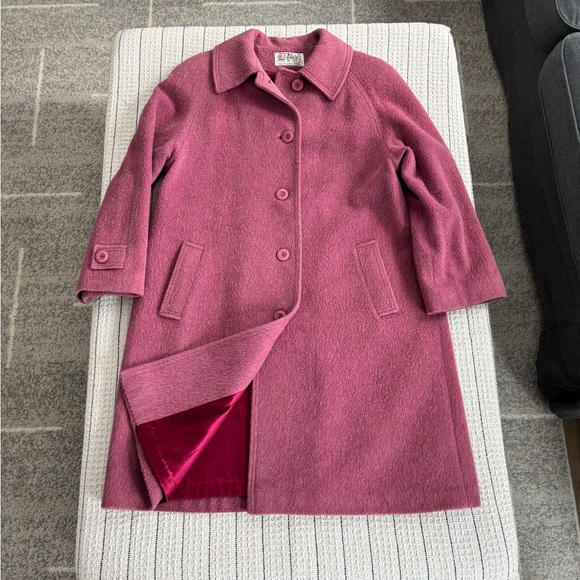Vintage D’Allaird’s wool coat, dusty pink with magenta lining. Made in Canada. - Picture 8 of 10